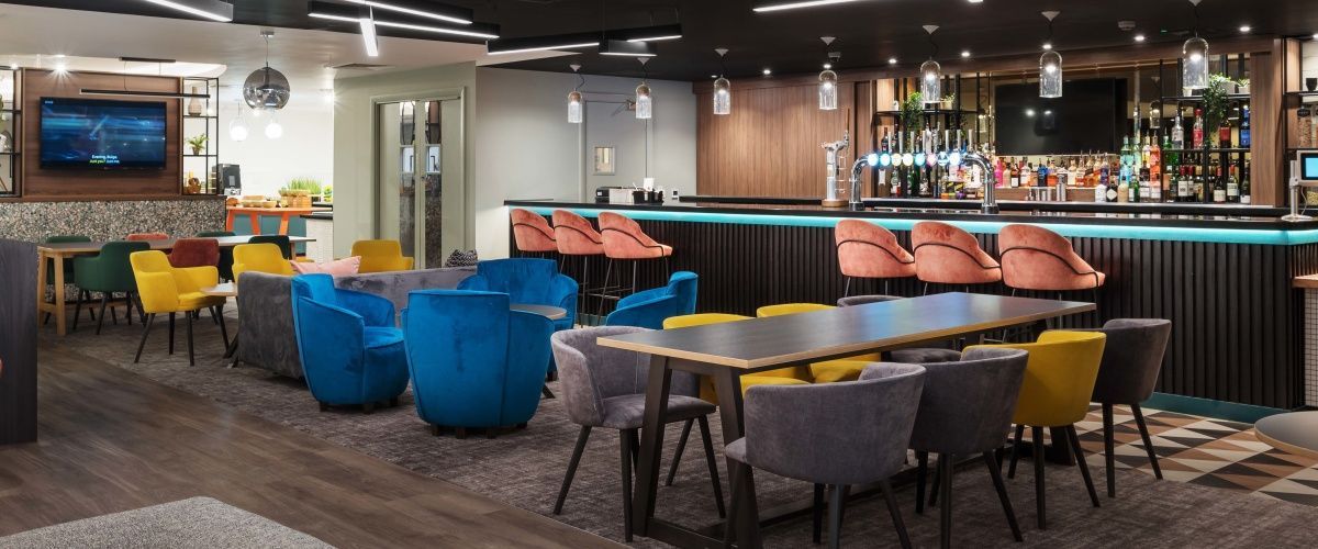 Restaurant & Bar